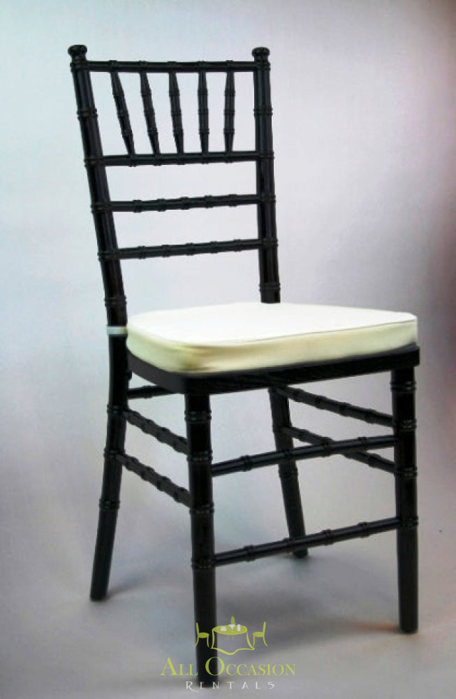 Chiavari chair in black with white cushion, ideal for event rentals in Corona, weddings, and elegant gatherings.