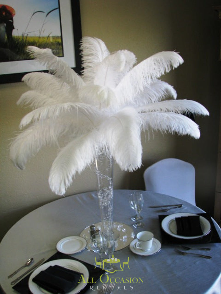 Feathers centerpieces rental for events in Corona, ideal for weddings and parties. Elegant table decor for rental.